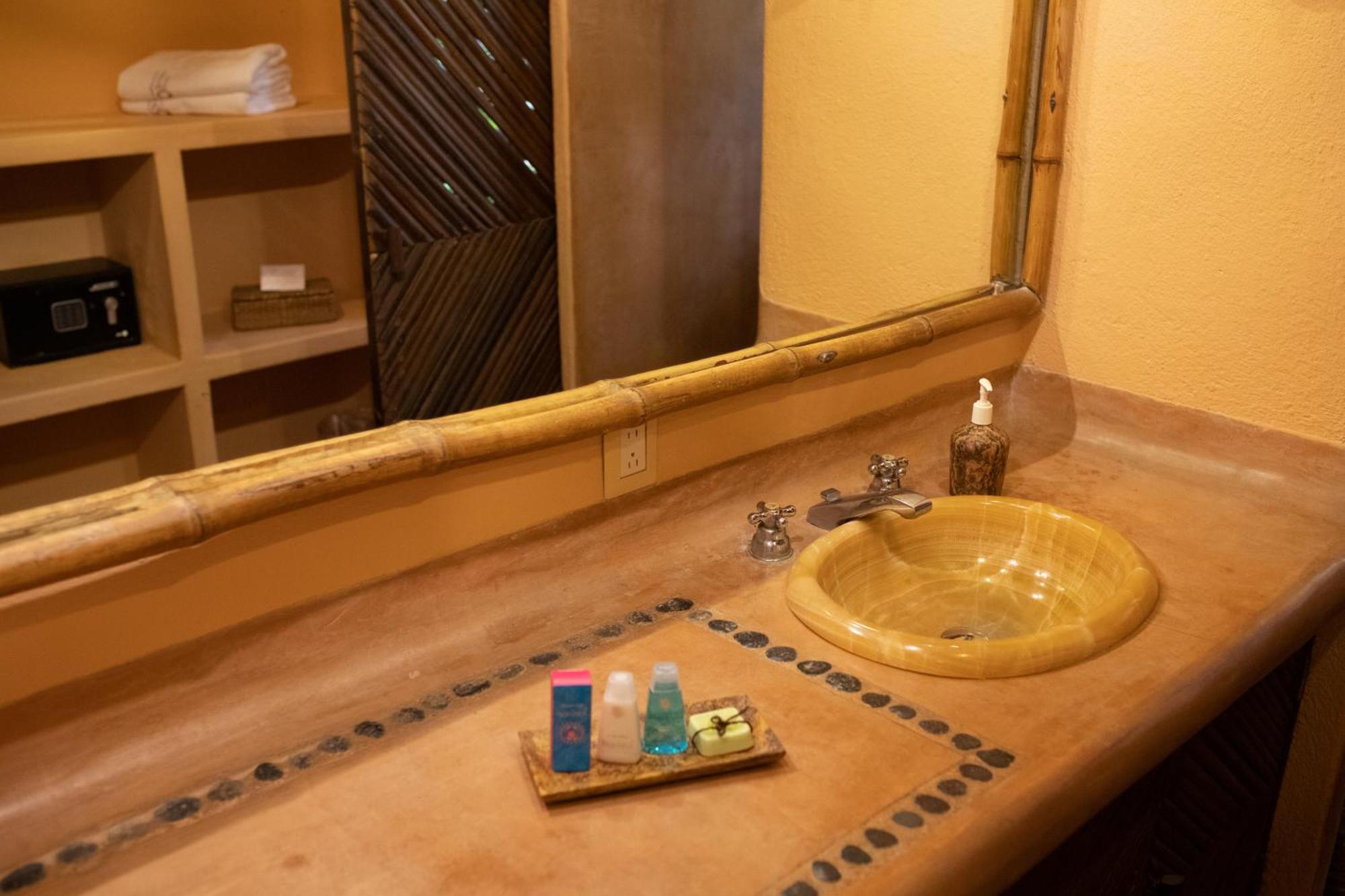 Puertas Paraiso Hotel Boutique Zihuatanejo Bagian luar foto